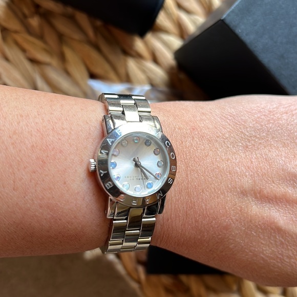 Marc by Marc Jacobs Women's MBM3217 Analog Display Analog Quartz Silver Watch - Picture 11 of 13